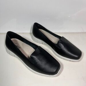 Trotters Universal Leather Slip On Loafers